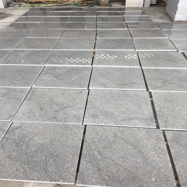 Placi de granit gri cenușiu lustruit
