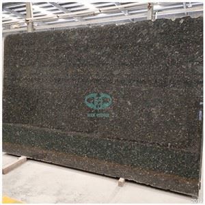 Granit verde fluture